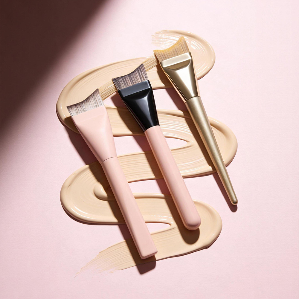 Ultra-Thin Fishtail Foundation Brush, Crescent Curved Makeup Brush, Non-Absorbent Liquid Foundation Beauty Tool