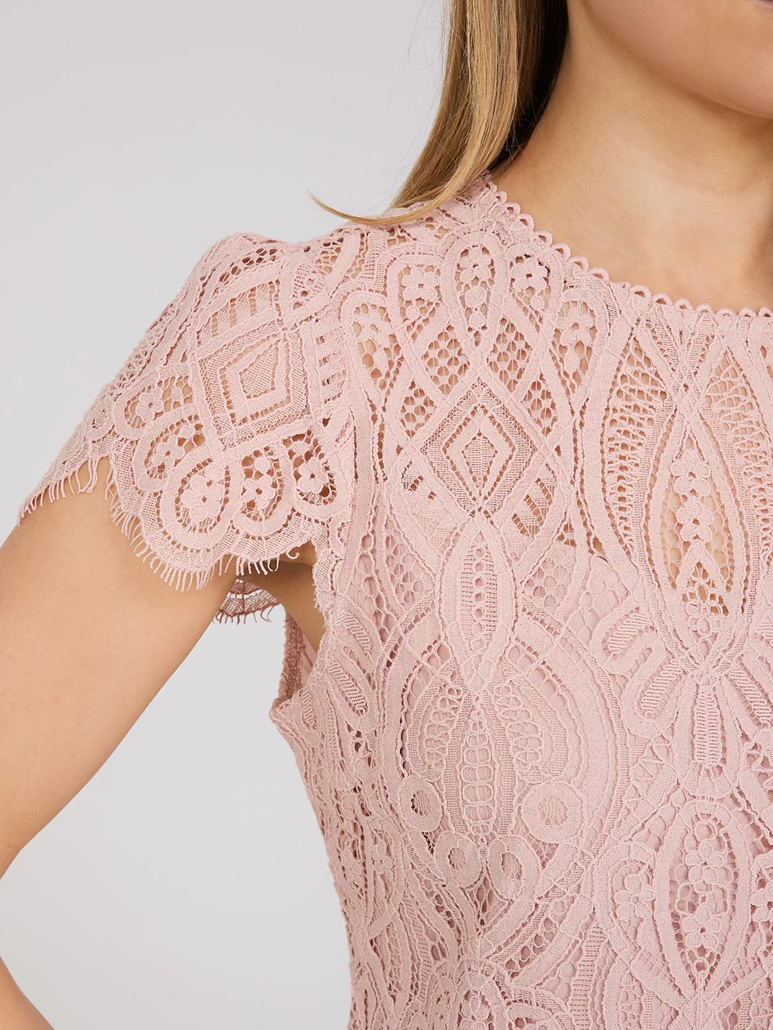 Sweetheart Neckline Top With Scallop Details