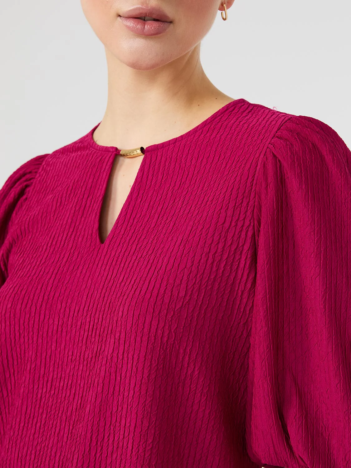 Textured Top With Front Keyhole