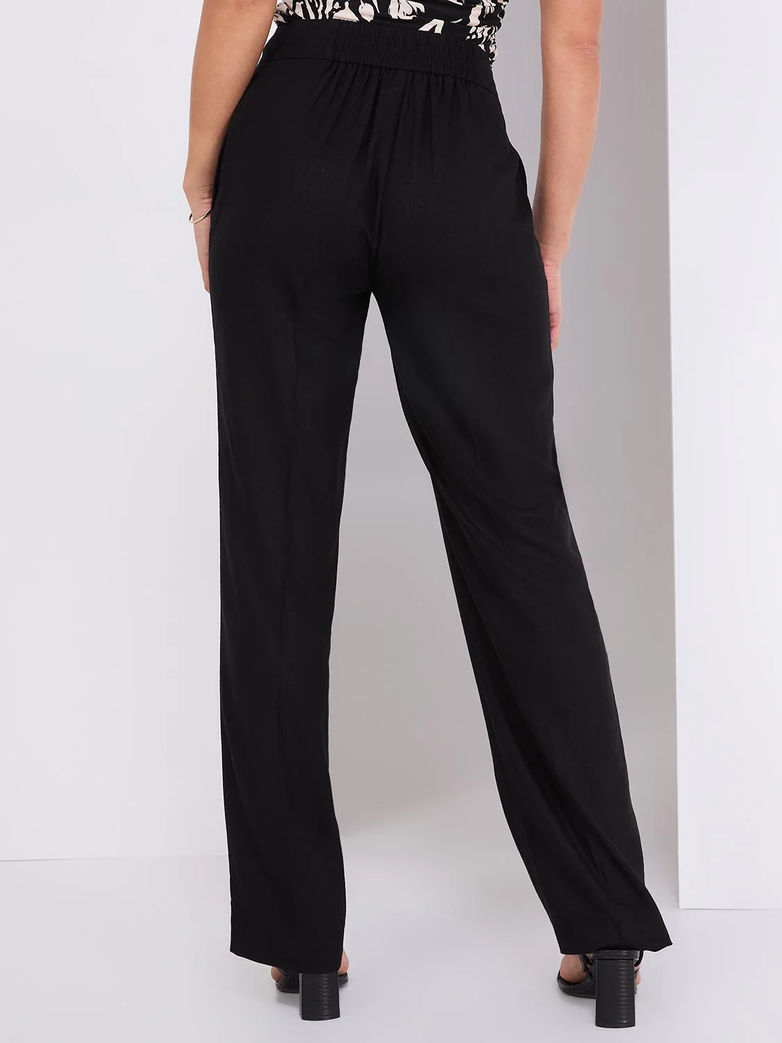 Wide-Leg Linen Pants
