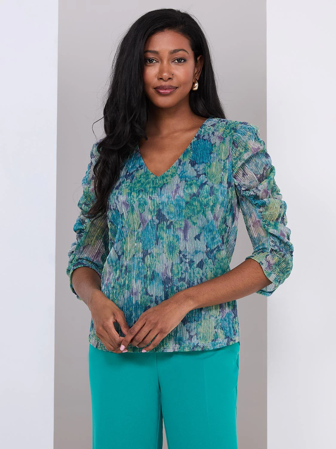 Floral Print Crinkle Mesh V-Neck Top