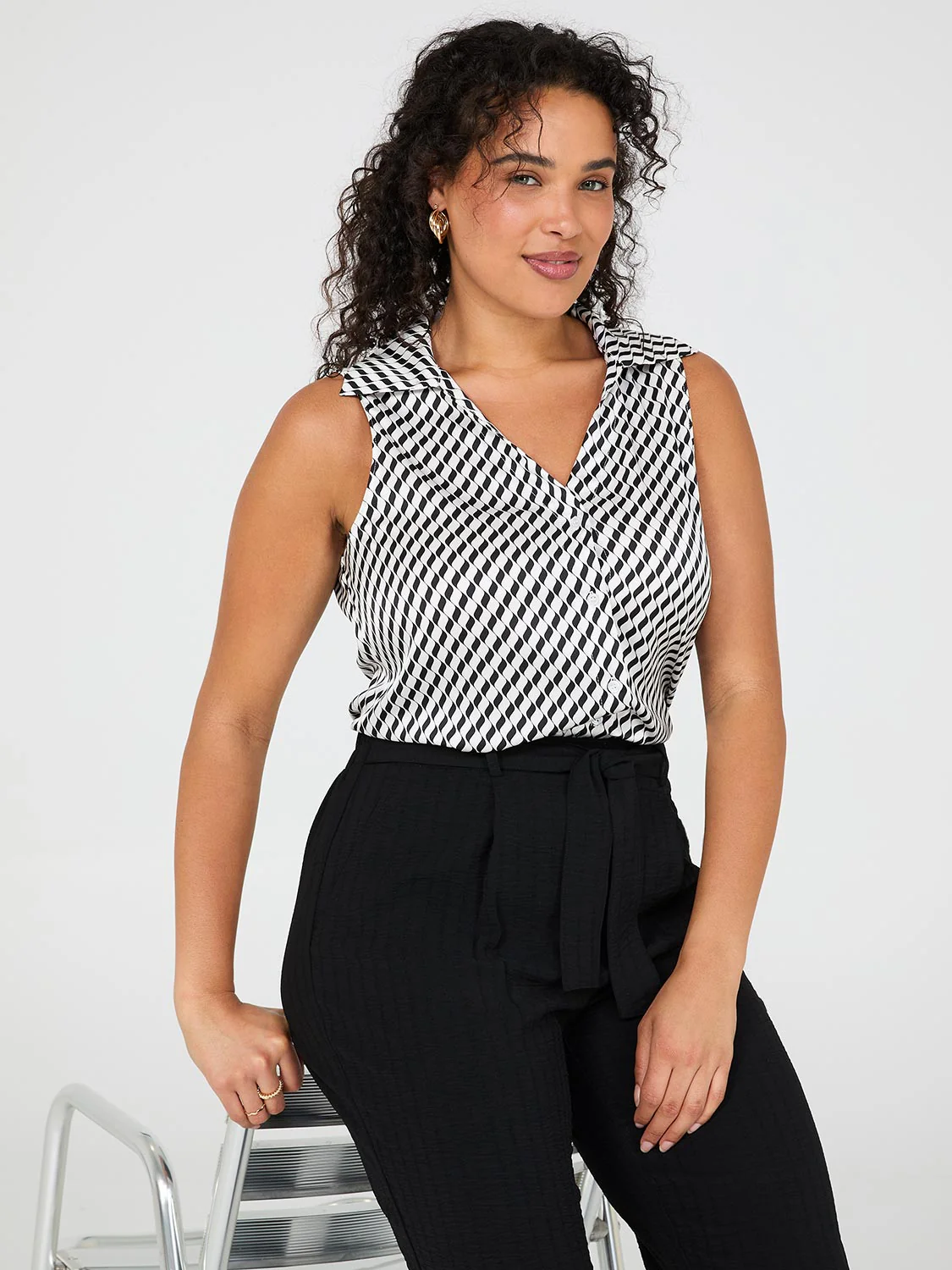 Print Sleeveless Satin Blouse