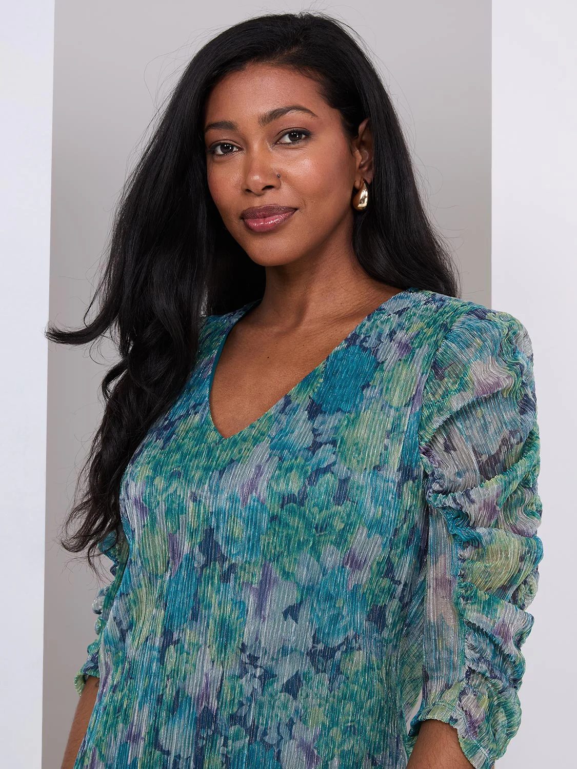 Floral Print Crinkle Mesh V-Neck Top