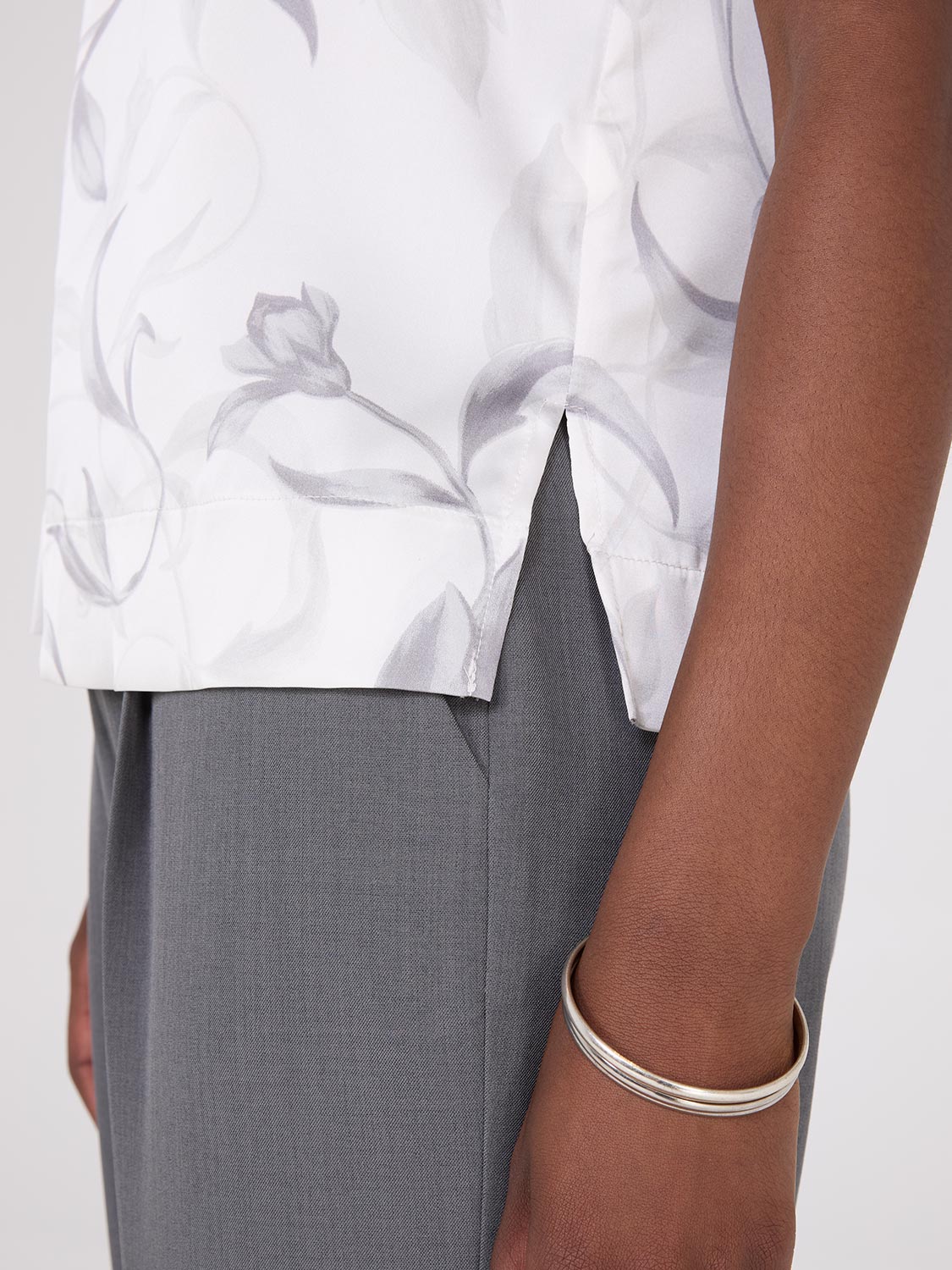 Sleeveless Floral Print Satin Top With Button Details