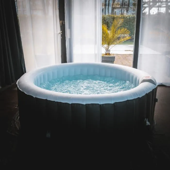 Spa gonflable BESTWAY – Lay-Z-Spa Ibiza Airjet – 180 x 180 x 66 cm – 4/6 places – Carré Optez pour le spa gonflable Ibiza  Soulagez votre stress avec le Lay-Z-Spa® Ibiza AirJet™ !  Profitez d'une séance de relaxation dans le confort du spa Ibiza AirJ collection | LIDL