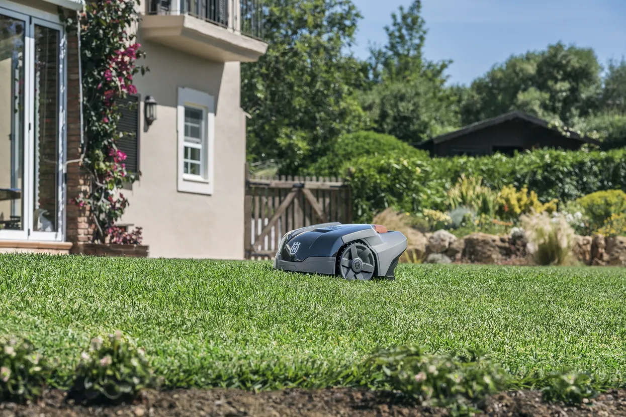 Husqvarna Automower® 105 with Installation Kit (Online Exclusive) collection | LIDL