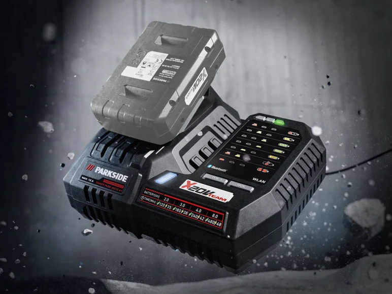 PARKSIDE PERFORMANCE® Chargeur de batterie Smart PLGS 2012 A1. 12 A. 20 V collection | LIDL