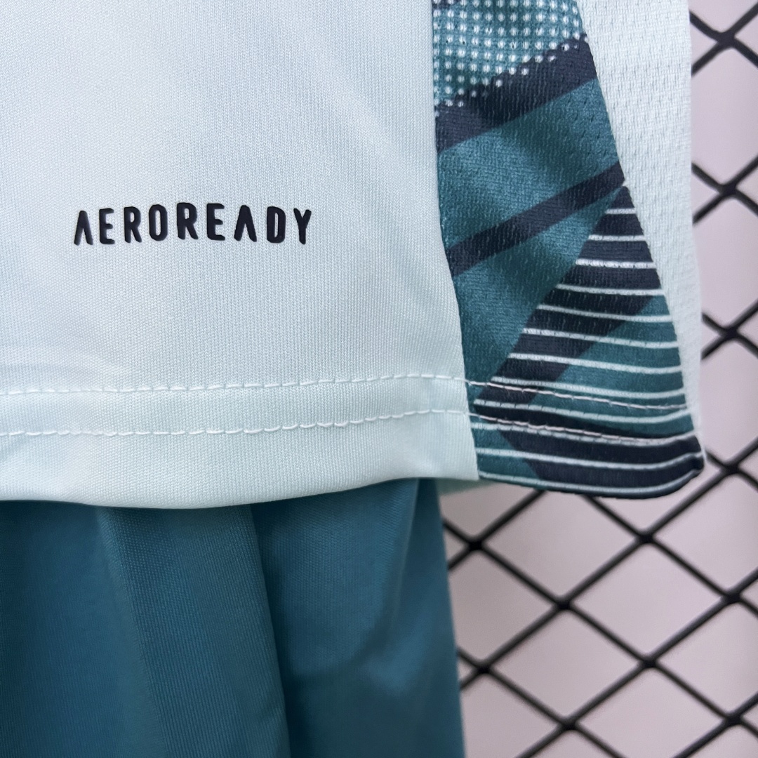 Kid's Cruzeiro EC Light Blue Traninng Kit 2025