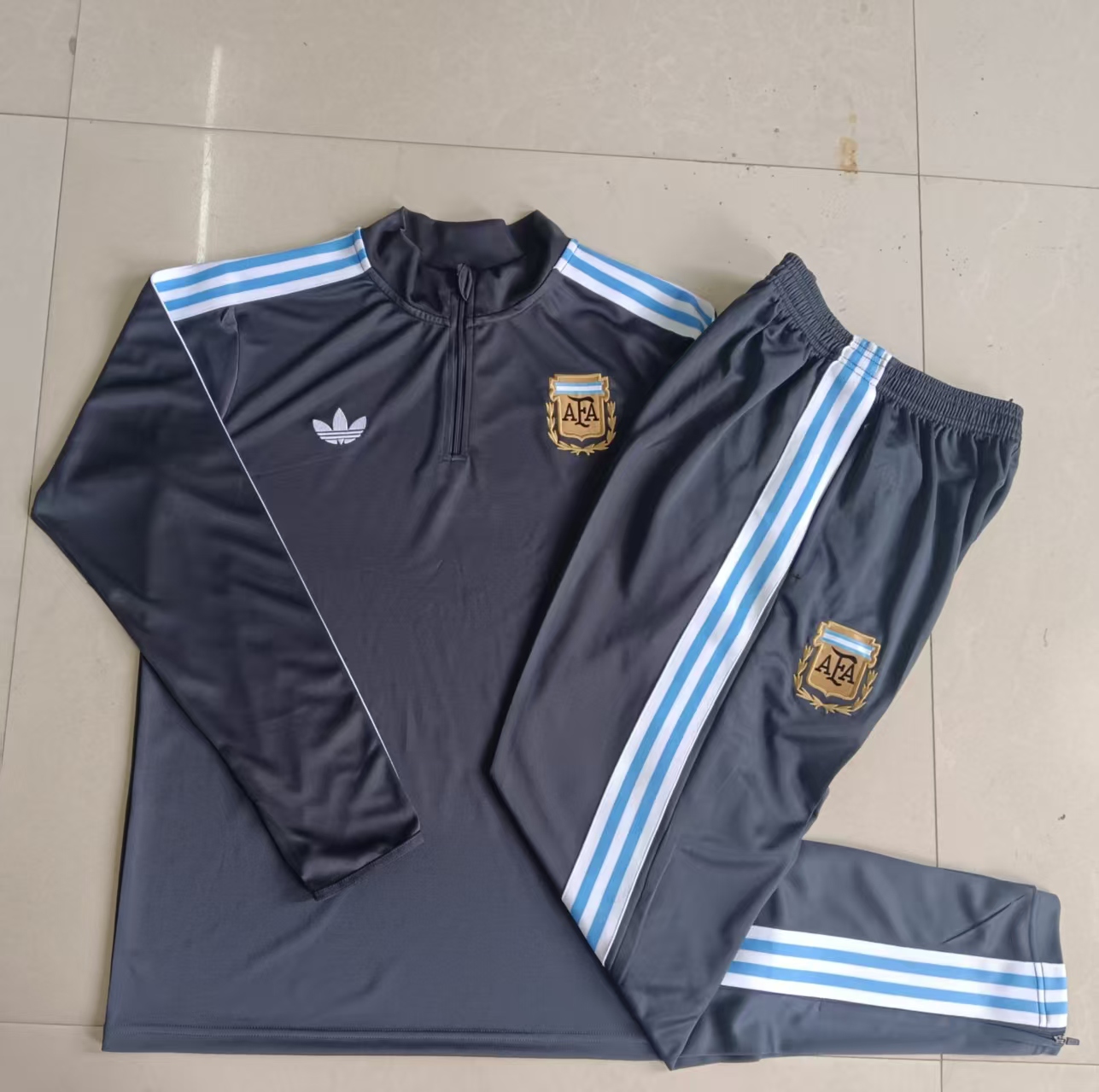 Kids Argentina Training Kit (Sweatshirt+Pants) Deep Grey 2025