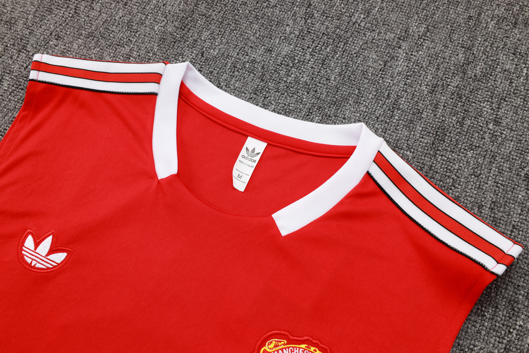 Manchester United Sleeveless Training Kit Red 2025/26