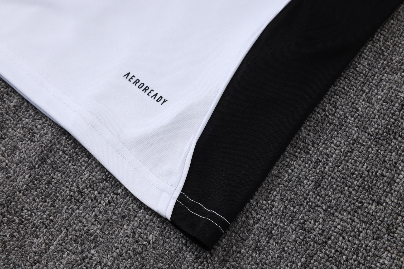 Liverpool Sleeveless Training Kit White 2025/26