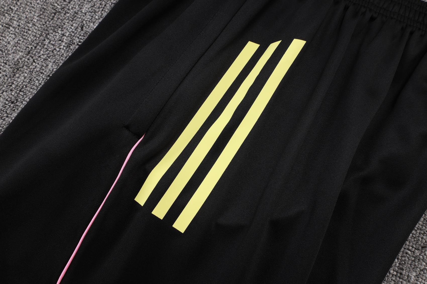 Juventus Sleeveless Training Kit White 2025/26