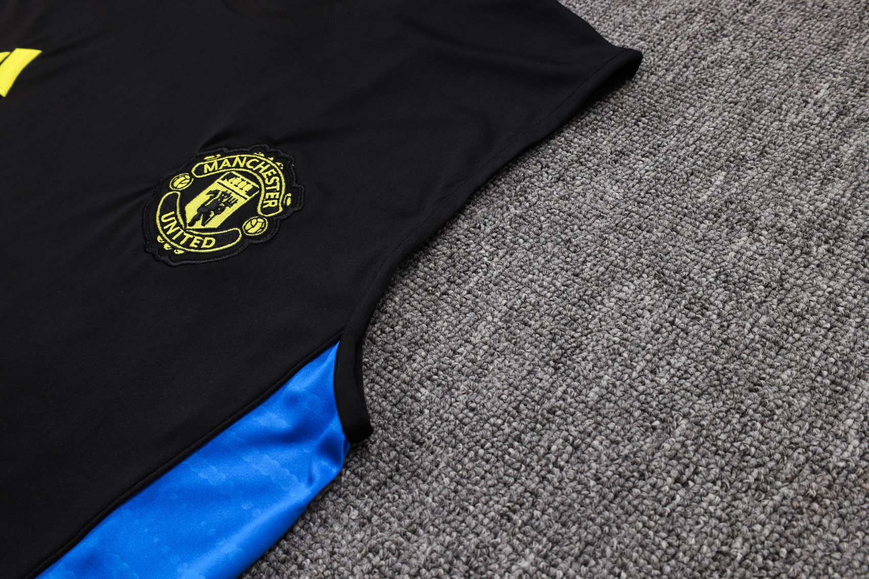 Manchester United Sleeveless Training Kit Black 2025/26