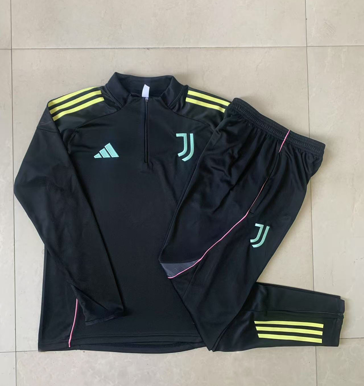 Kids Juventus Training Kit (Sweatshirt+Pants) Black 2025/26