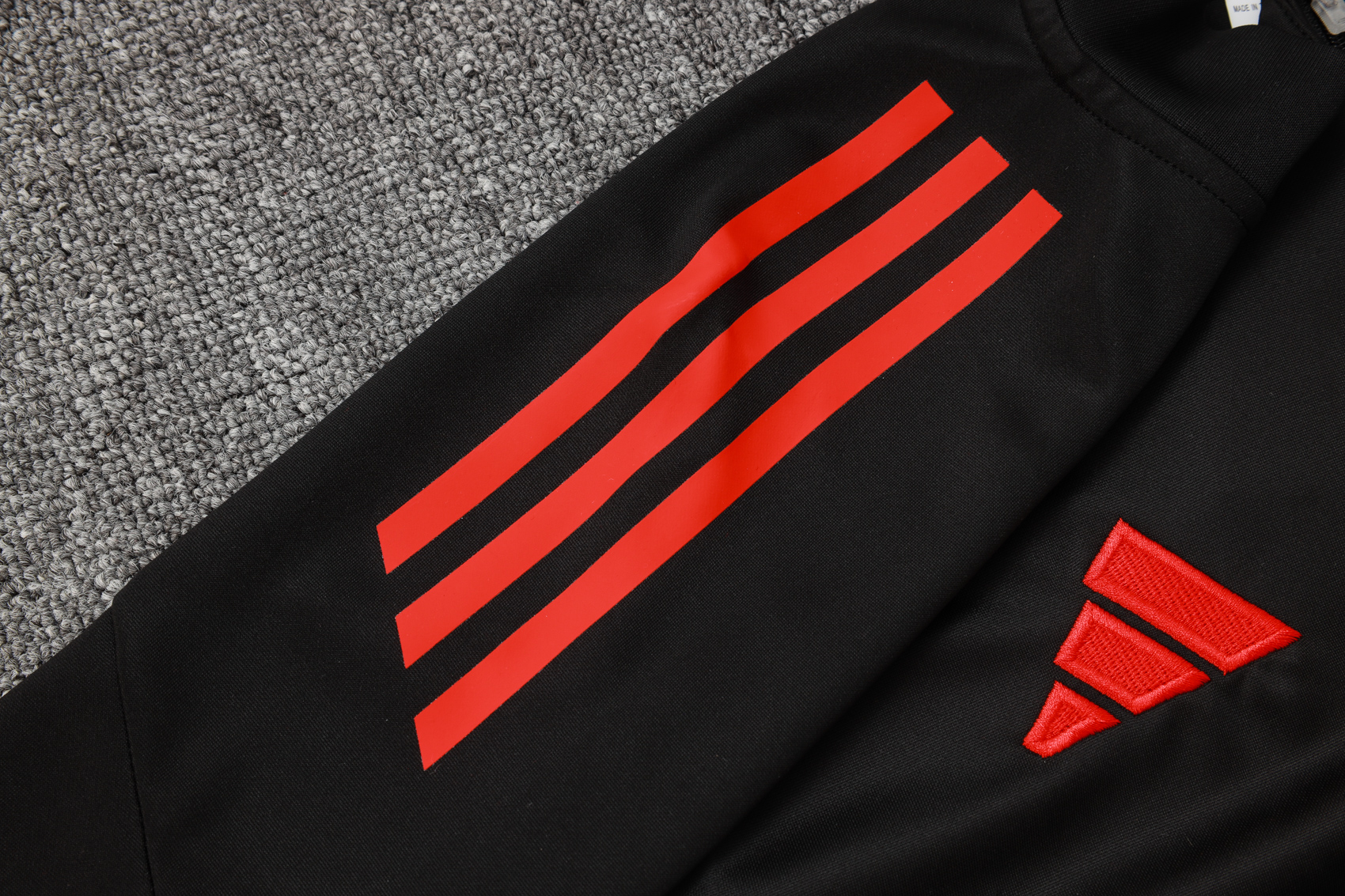 Liverpool Training Kit (Sweatshirt+Pants) Black 2025/26