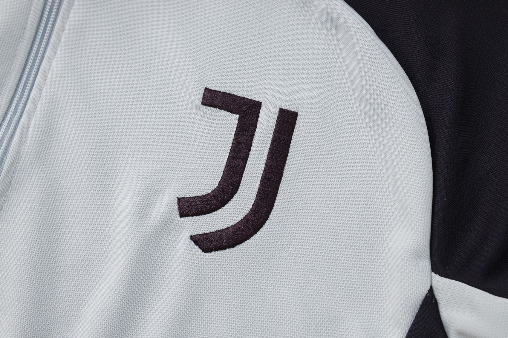 Juventus Training Kit (Jacket+Pants) Light Grey 2025/26