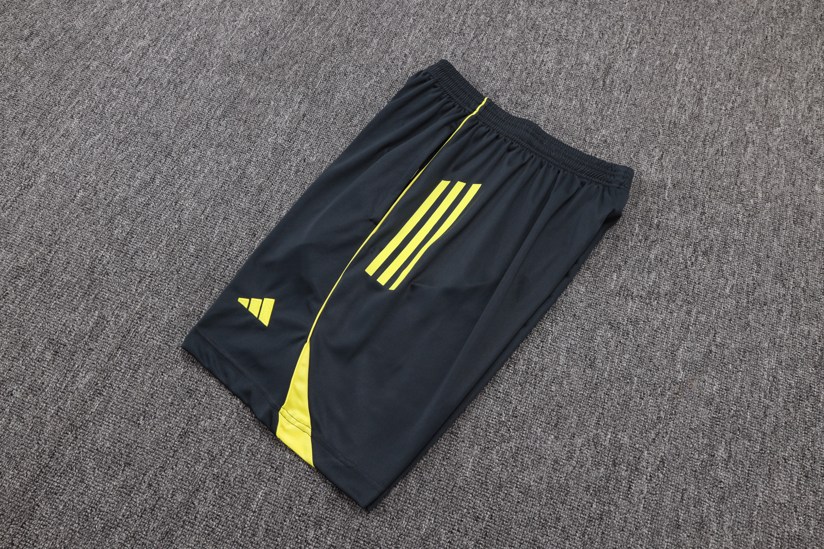 Real Madrid Sleeveless Training Kit Gray 2025/26