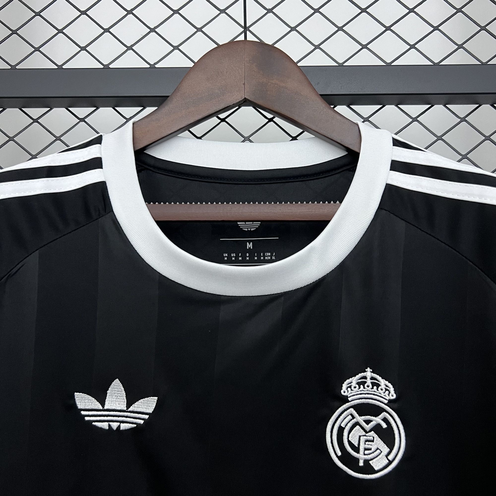 Real Madrid Football Jersey Black Goalkeeper Custom Shirt 2025/26