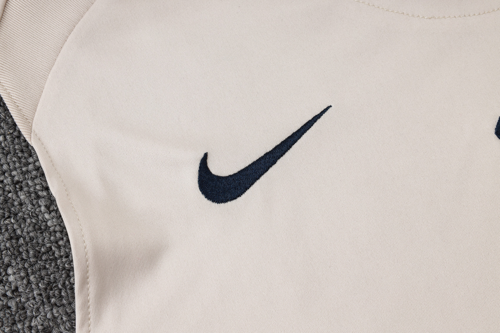 Barcelona Sleeveless Training Kit Beige 2025/26