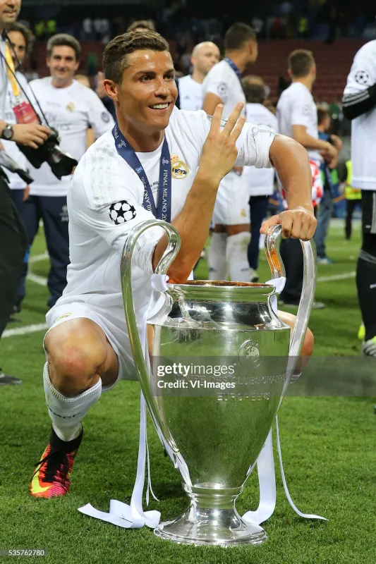 Real Madrid Authentic Retro Jersey Home Long Sleeve Soccer Shirt 2015/16