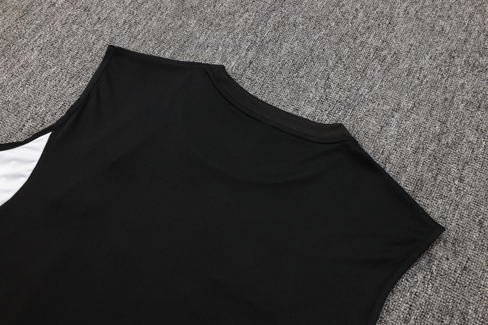 Liverpool Sleeveless Training Kit Black 2025/26