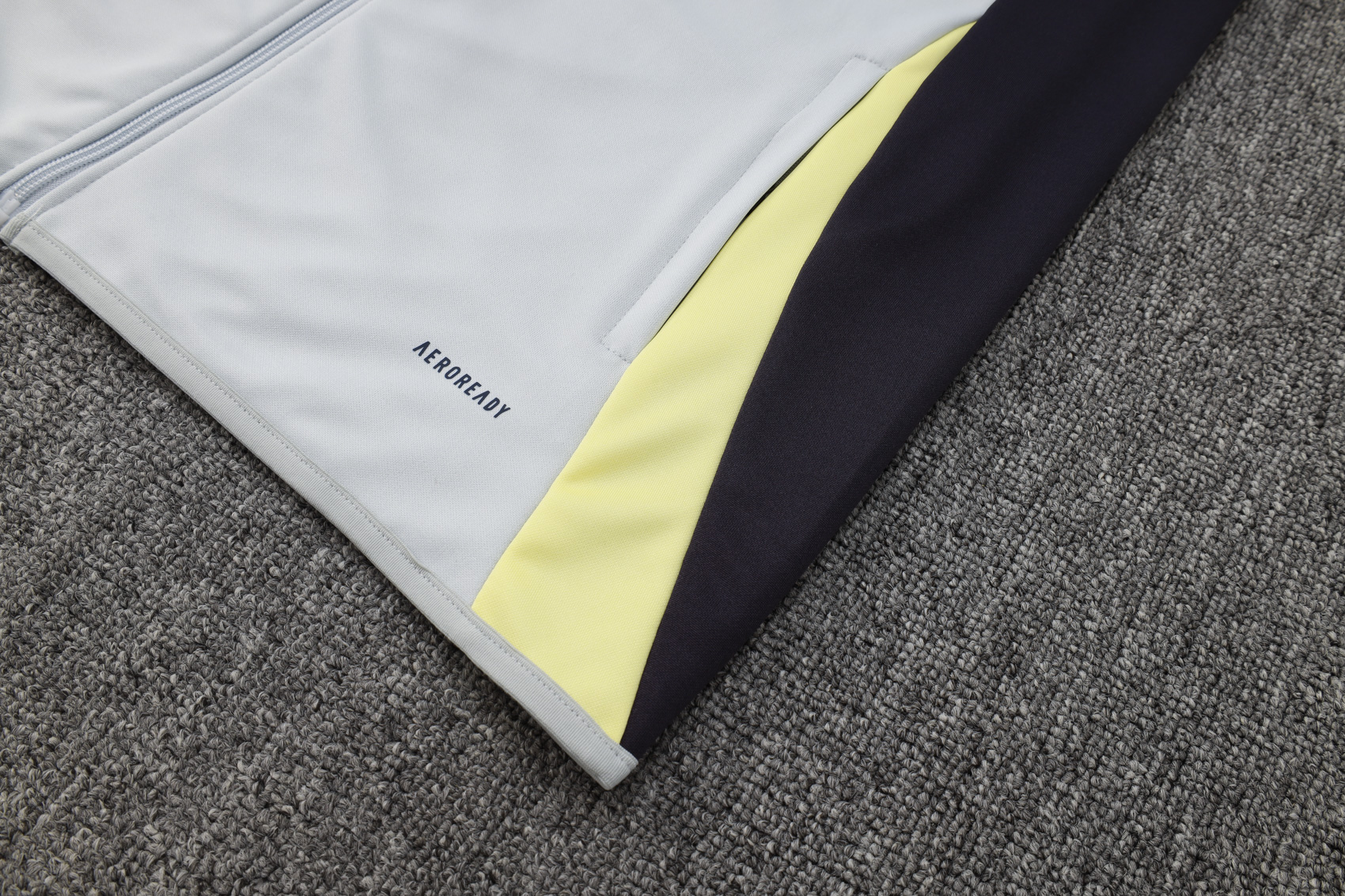 Juventus Training Kit (Jacket+Pants) Light Grey 2025/26