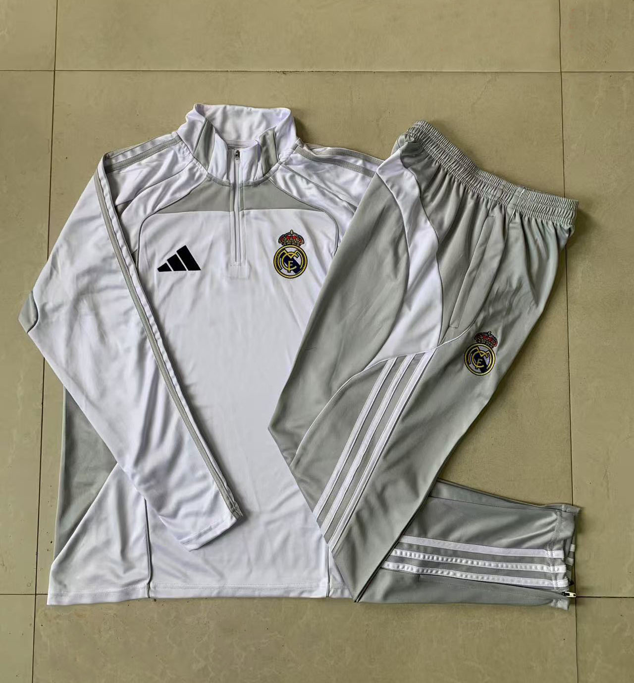 Kids Real Madrid Training Kit (Sweatshirt+Pants) White&Grey 2025/26