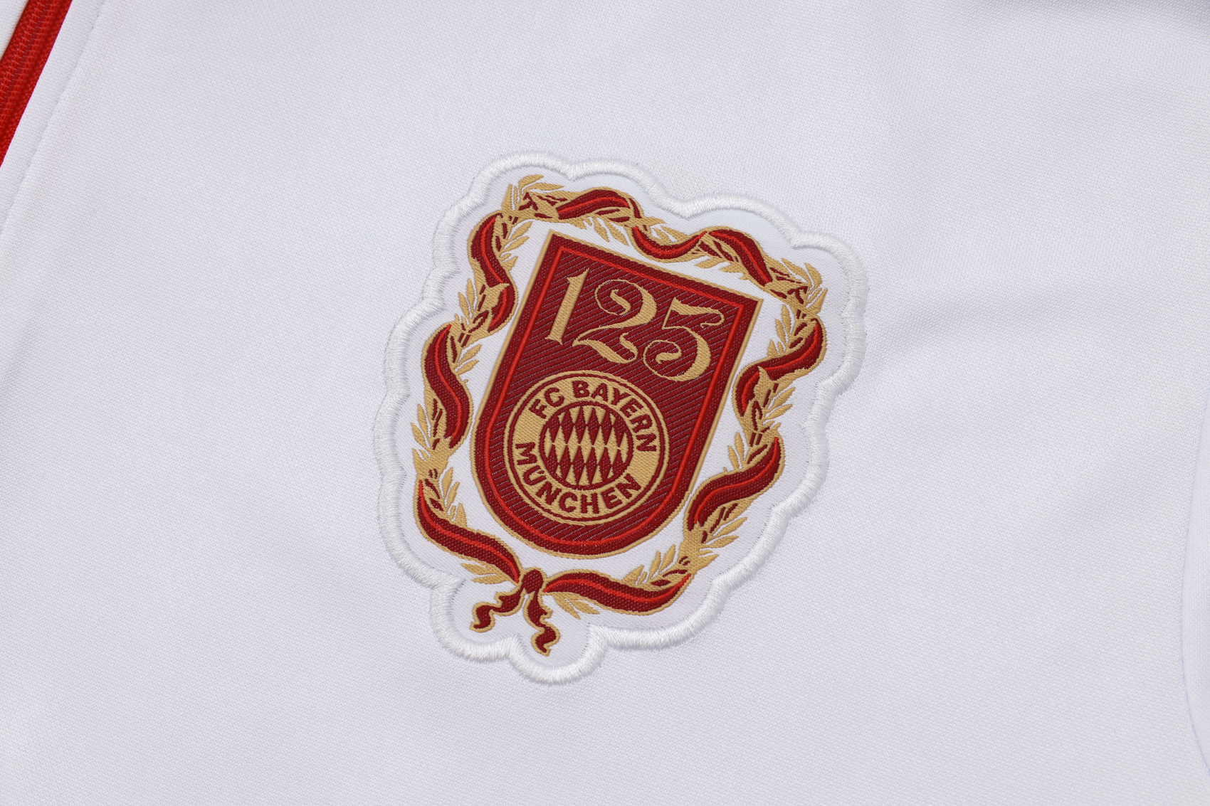 Bayern Munich Training Kit (Sweatshirt+Pants) White 2025/26 - 125th Anniversary