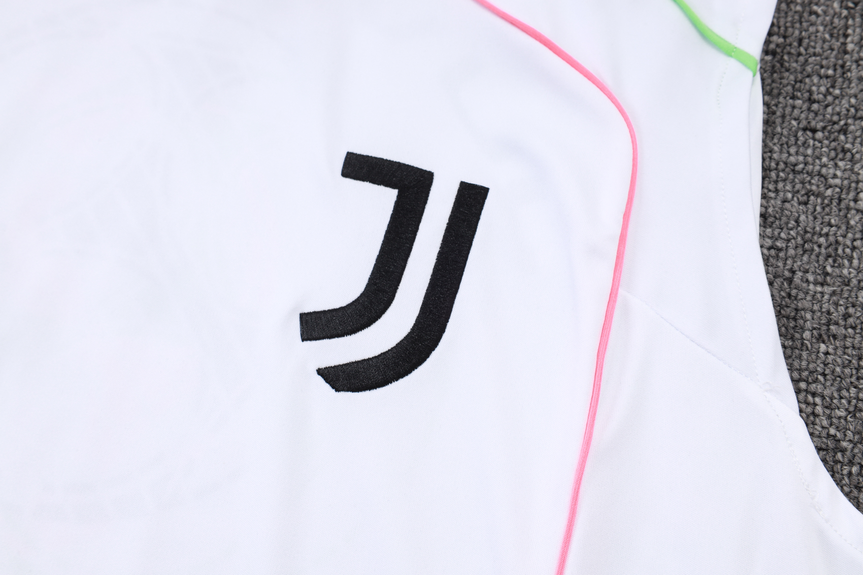 Juventus Sleeveless Training Kit White 2025/26