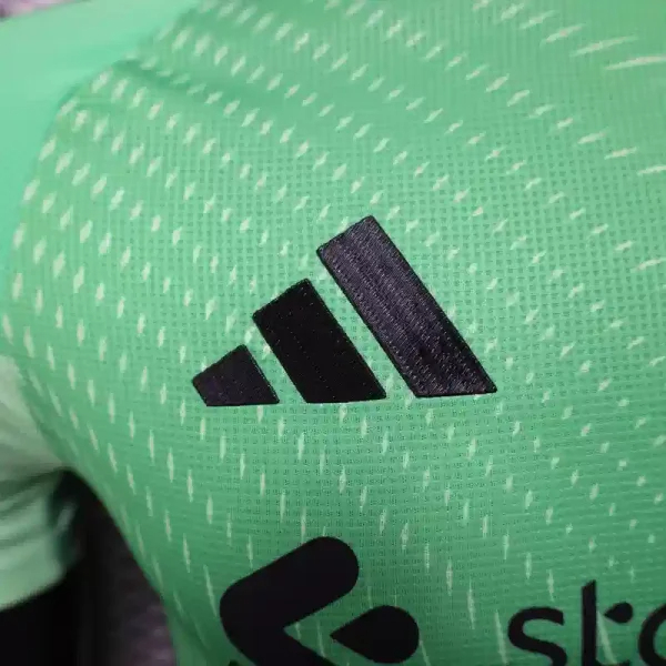 Liverpool Authentic Football Jersey Green Goalkeeper Shirt 2025/26