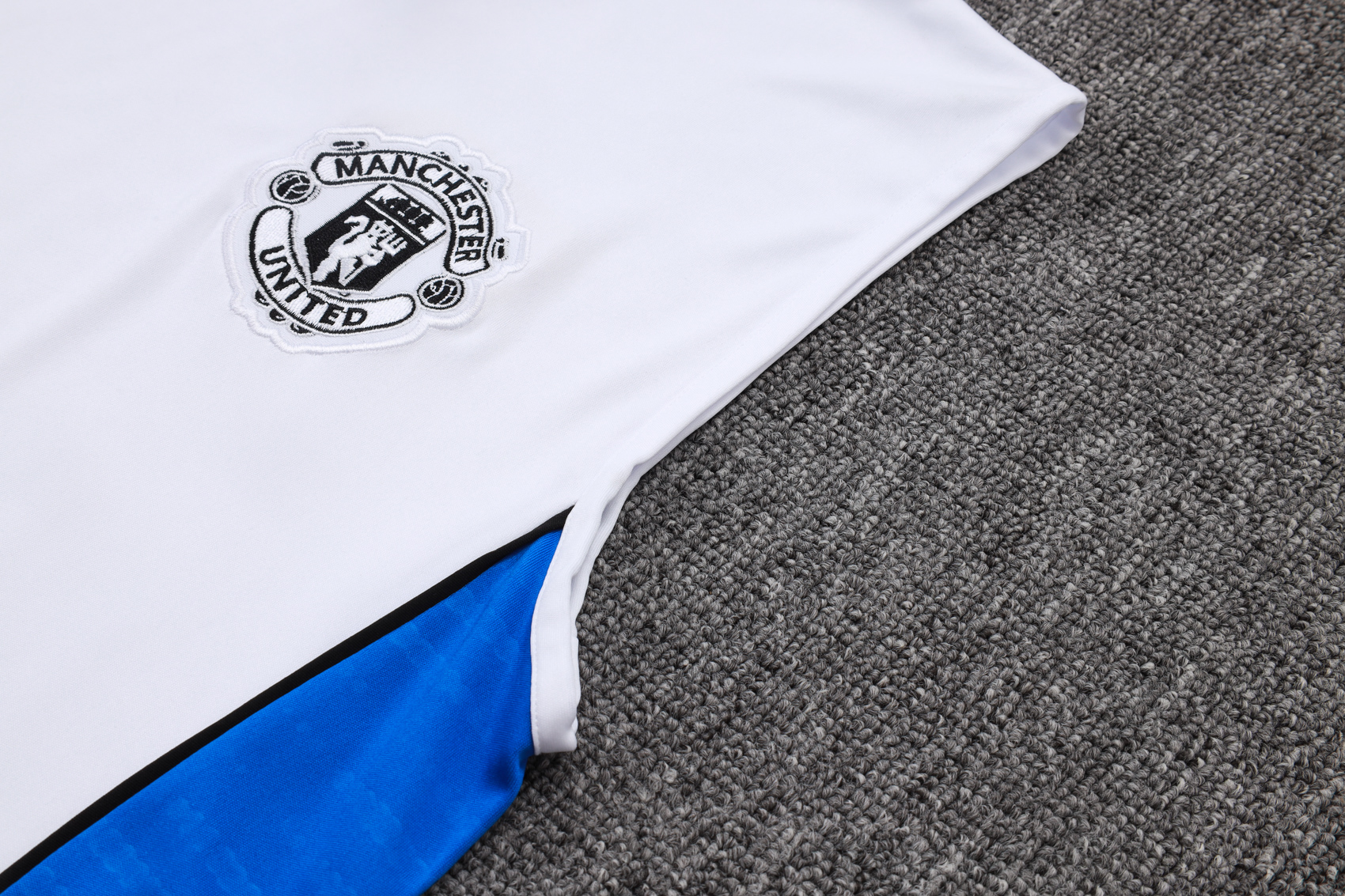 Manchester United Sleeveless Training Kit White 2025/26