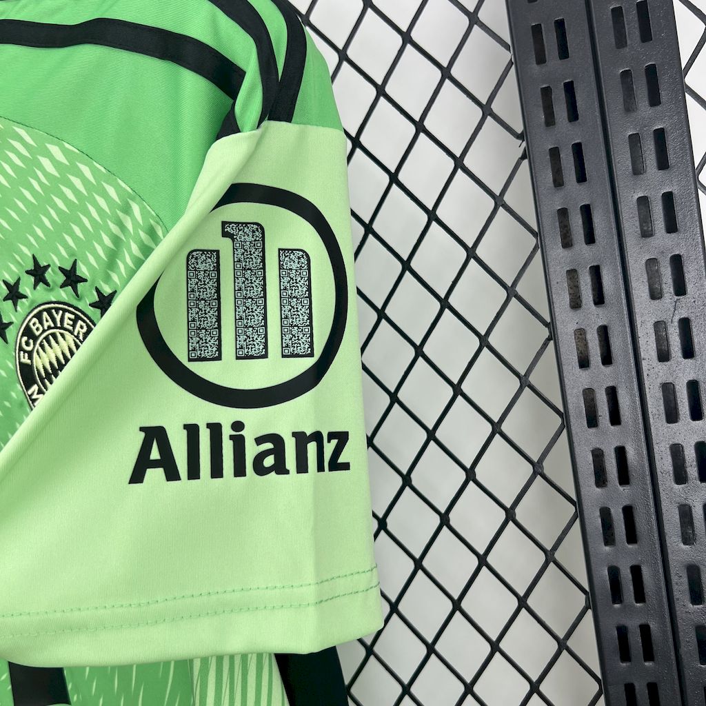 Bayern Munich Soccer Jersey Green Goalkeeper Shirt 2025/26