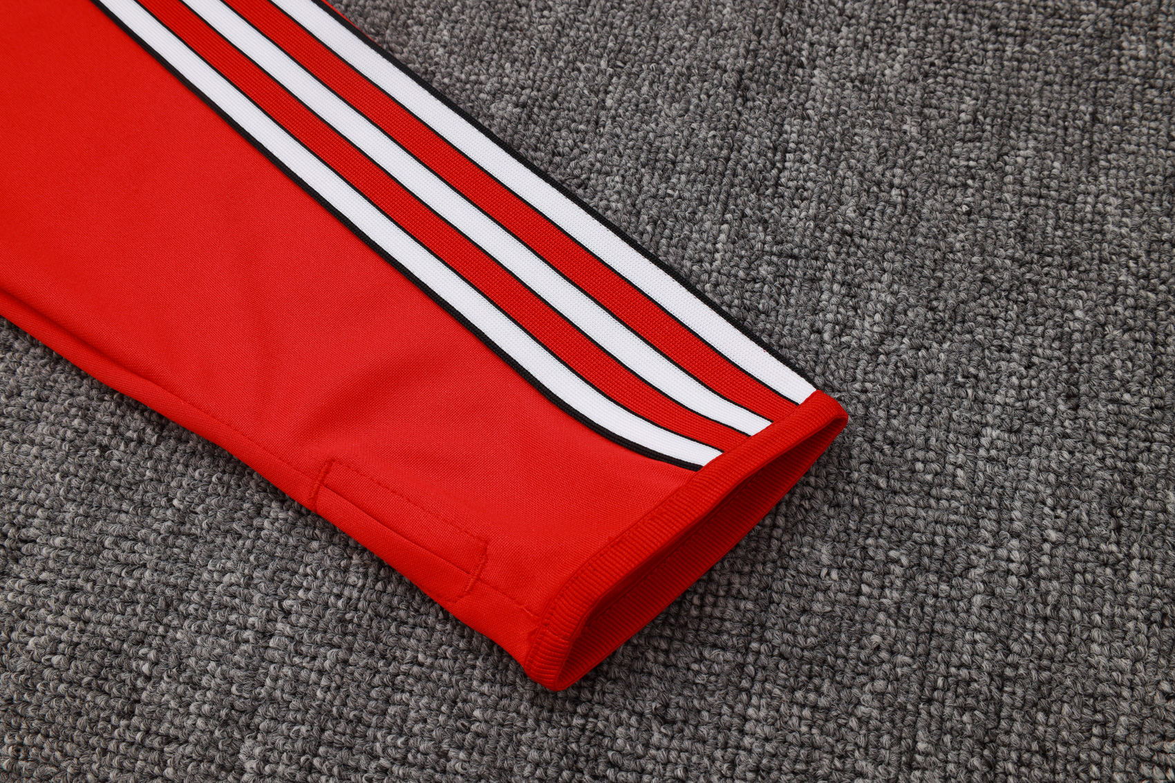 Liverpool Training Kit (Sweatshirt+Pants) Red 2025/26