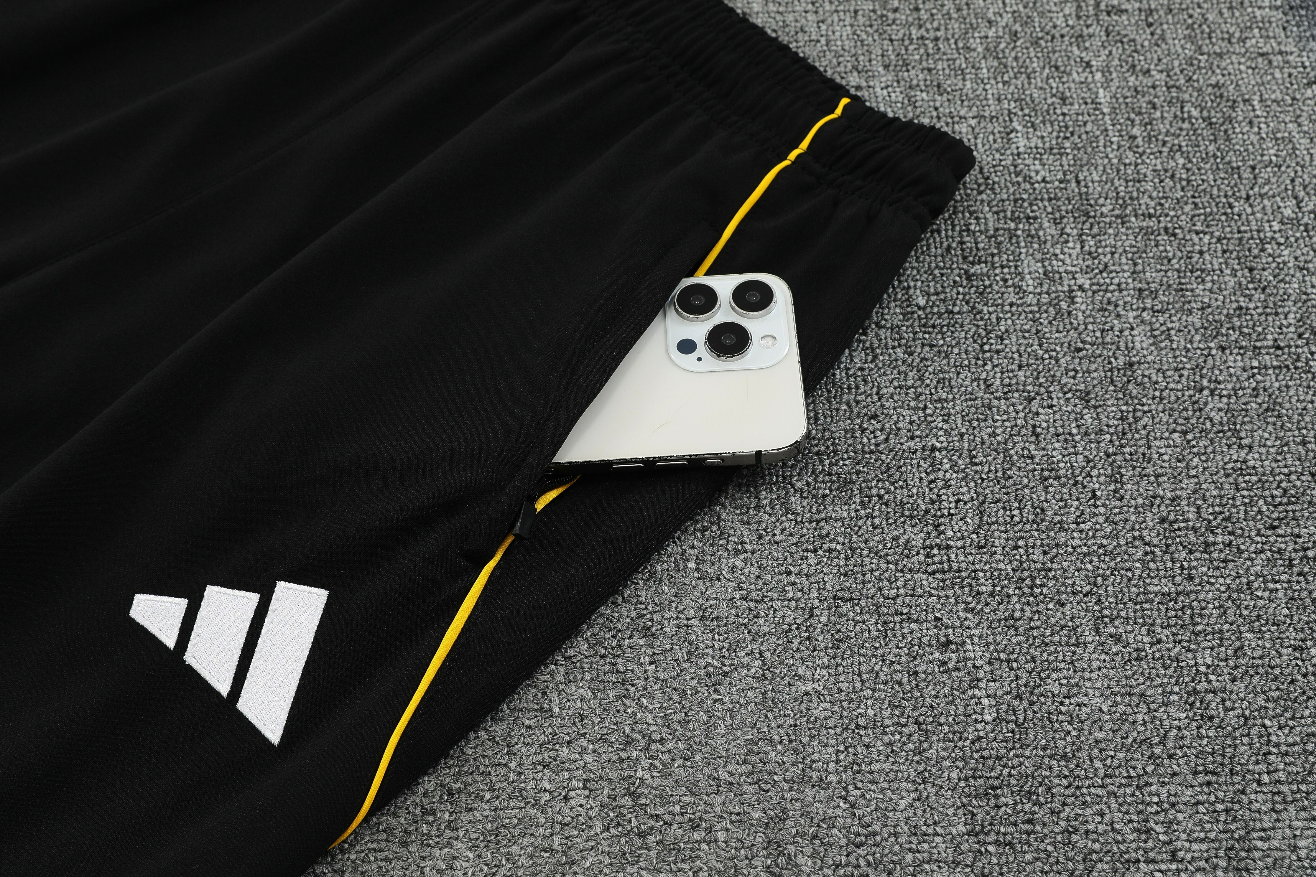 Real Madrid Authentic Training Kit (Sweatshirt+Pants) White 2025/26 - Player Version