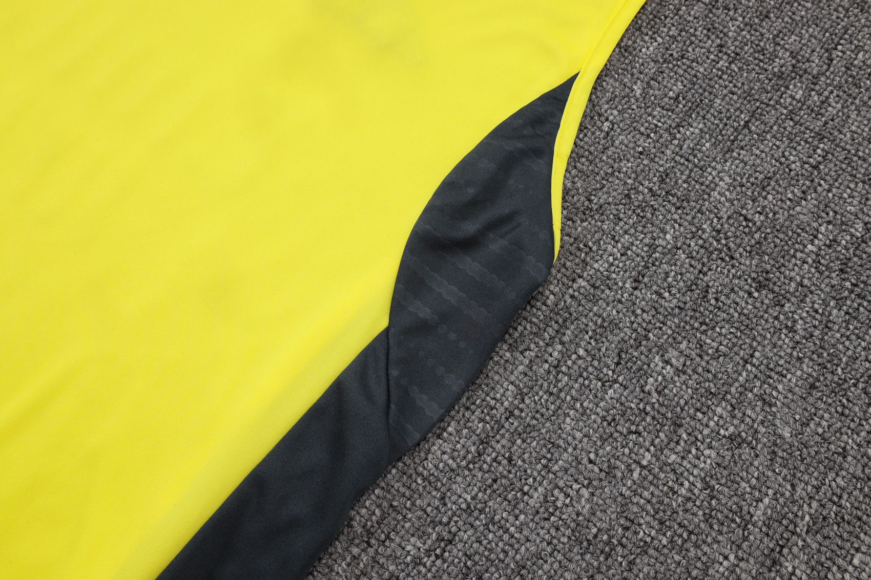 Real Madrid Sleeveless Training Kit Yellow 2025/26