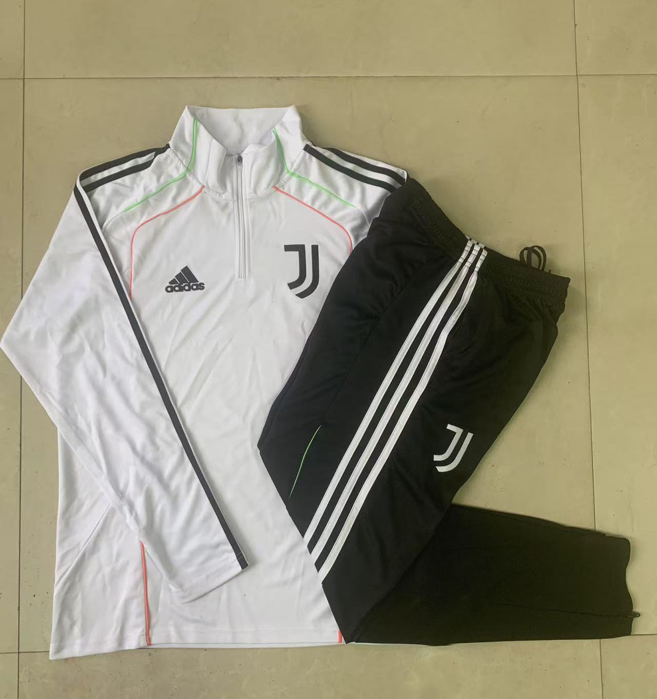 Kids Juventus Training Kit (Sweatshirt+Pants) White 2025/26