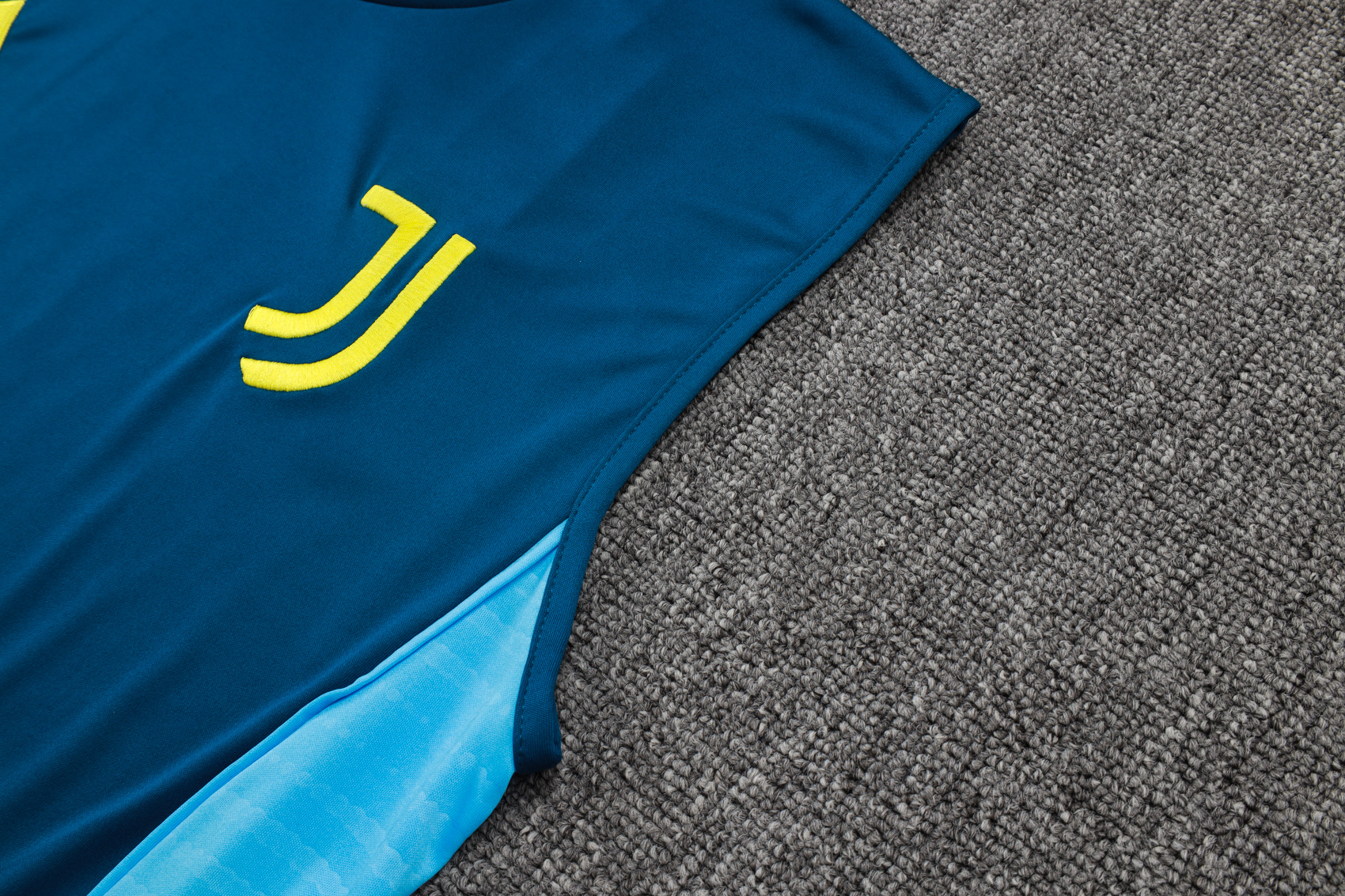 Juventus Sleeveless Training Kit Blue 2025/26