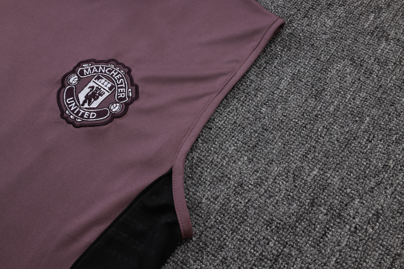 Manchester United Sleeveless Training Kit Purple 2025/26