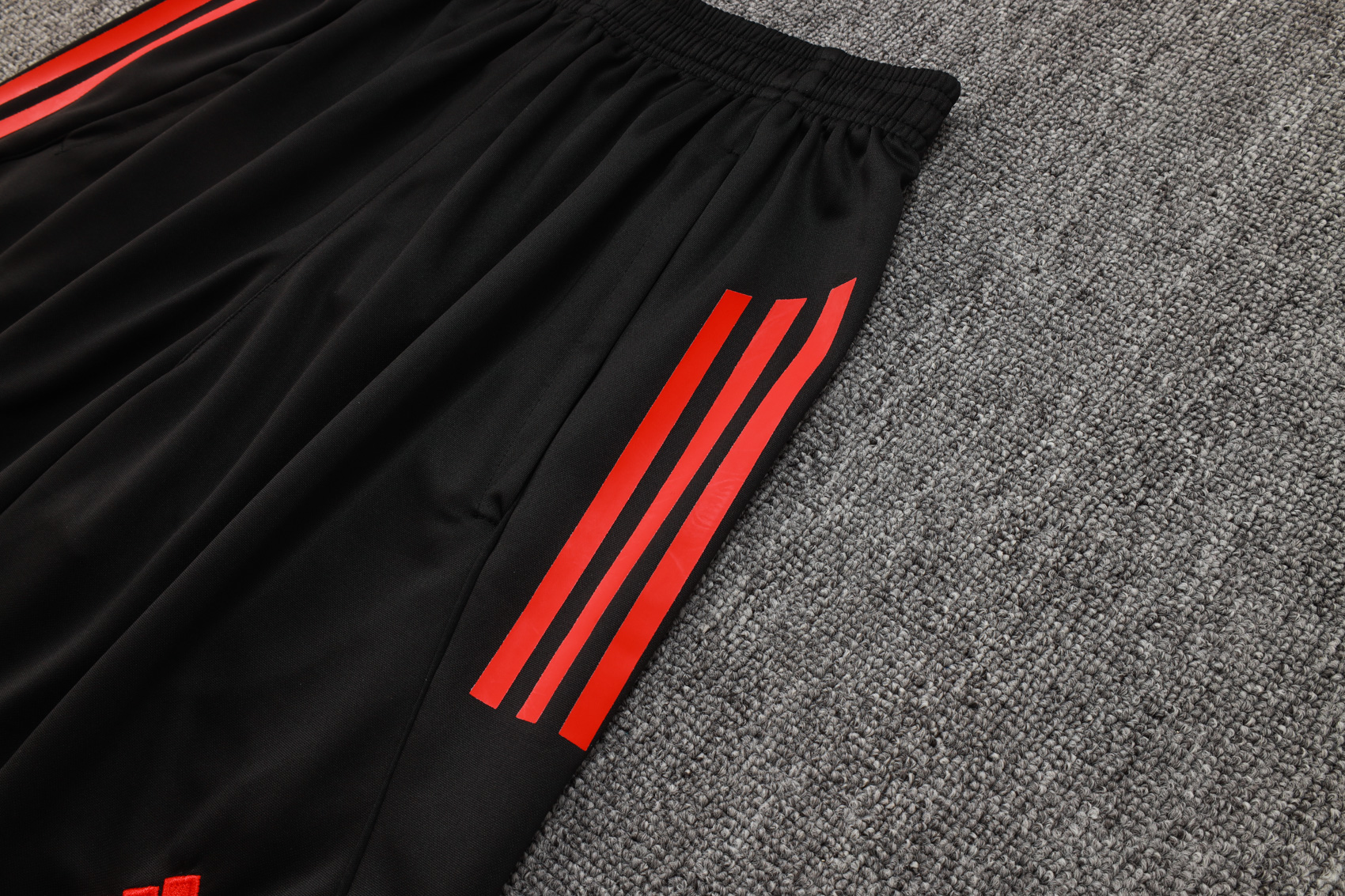 Liverpool Sleeveless Training Kit Black 2025/26