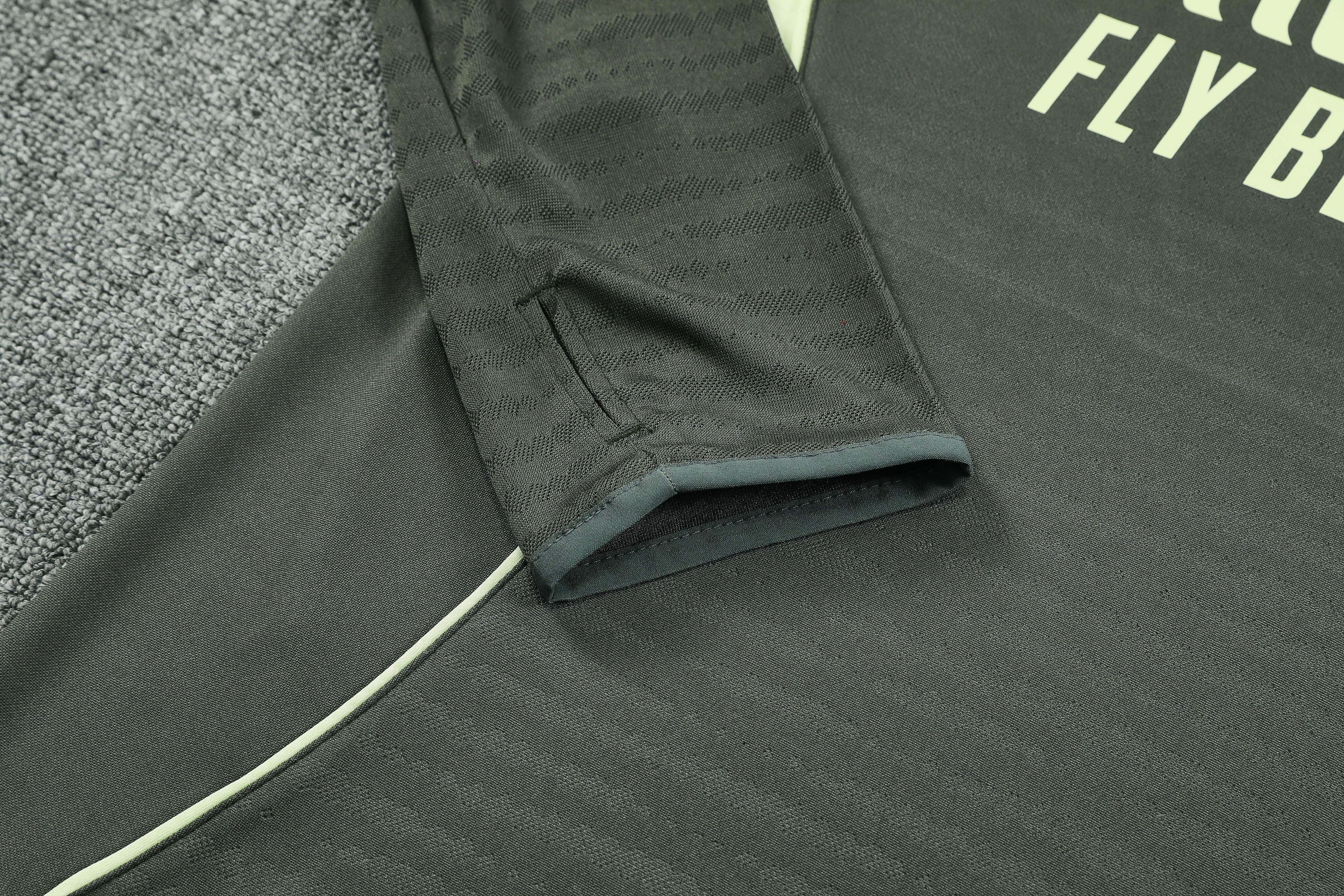 Real Madrid Authentic Training Kit (Sweatshirt+Pants) 2025/26 - Player Version