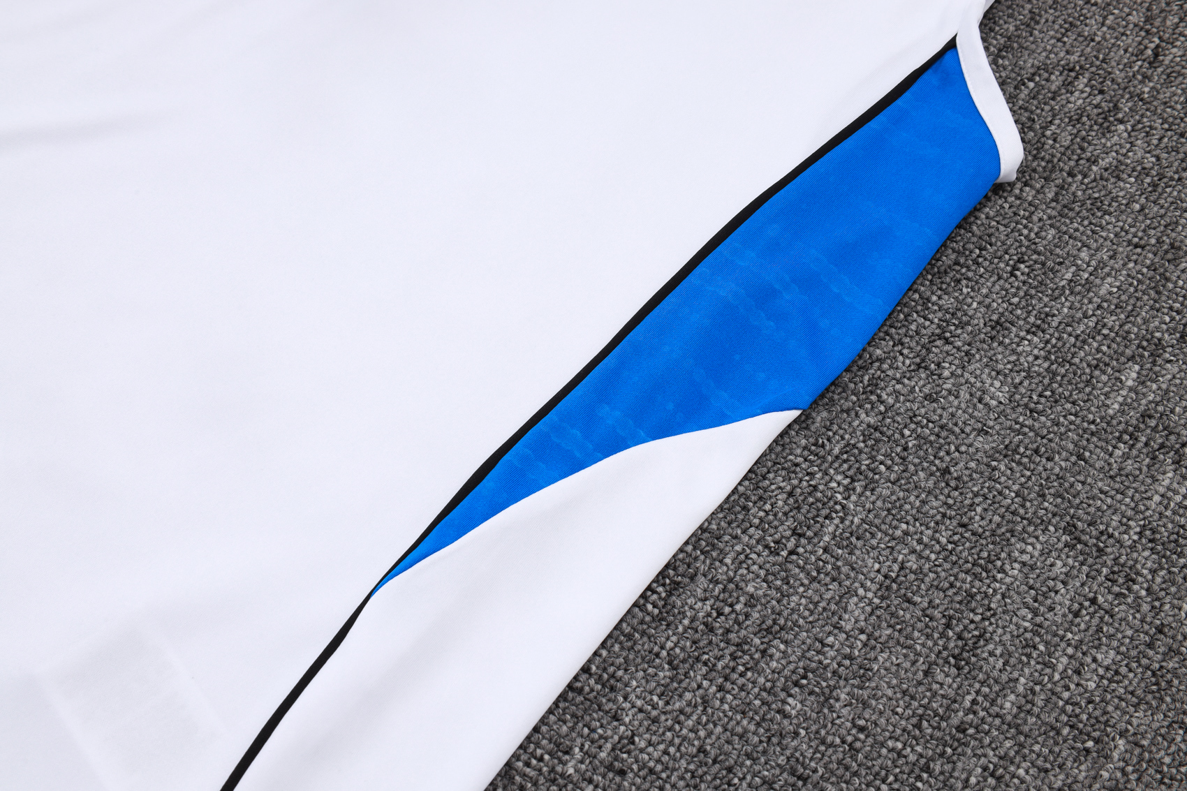 Manchester United Sleeveless Training Kit White 2025/26