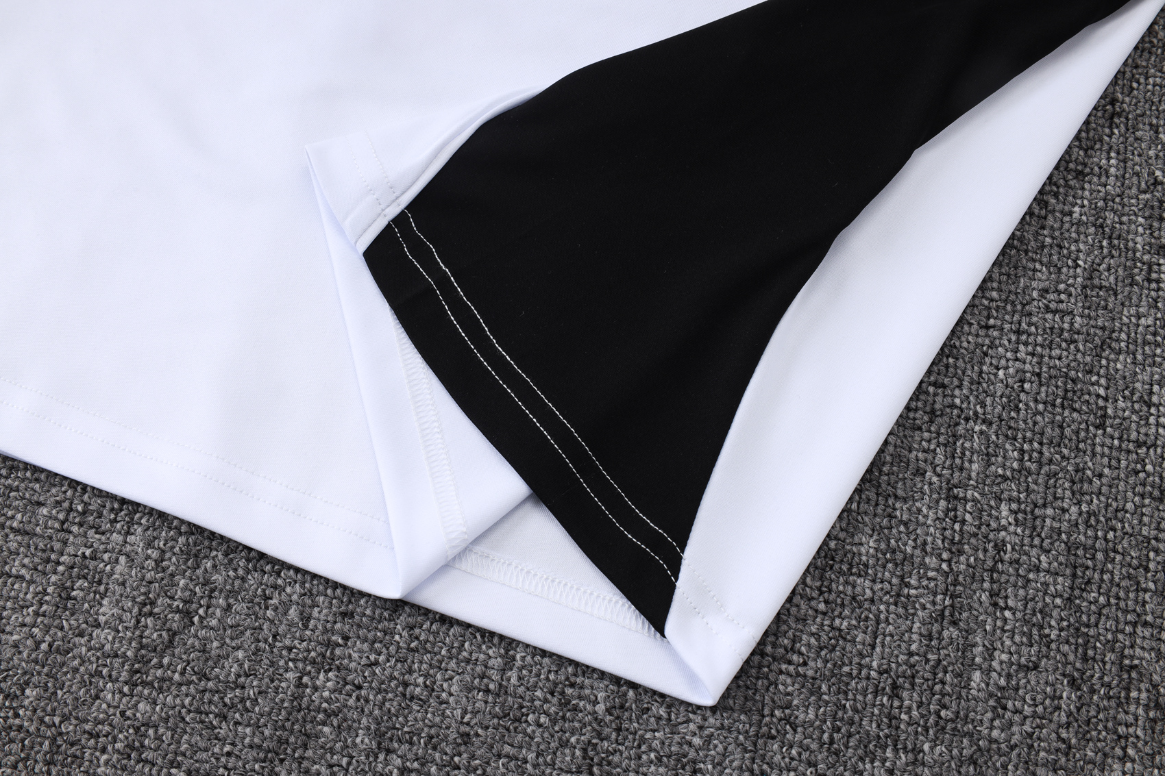 Liverpool Sleeveless Training Kit White 2025/26