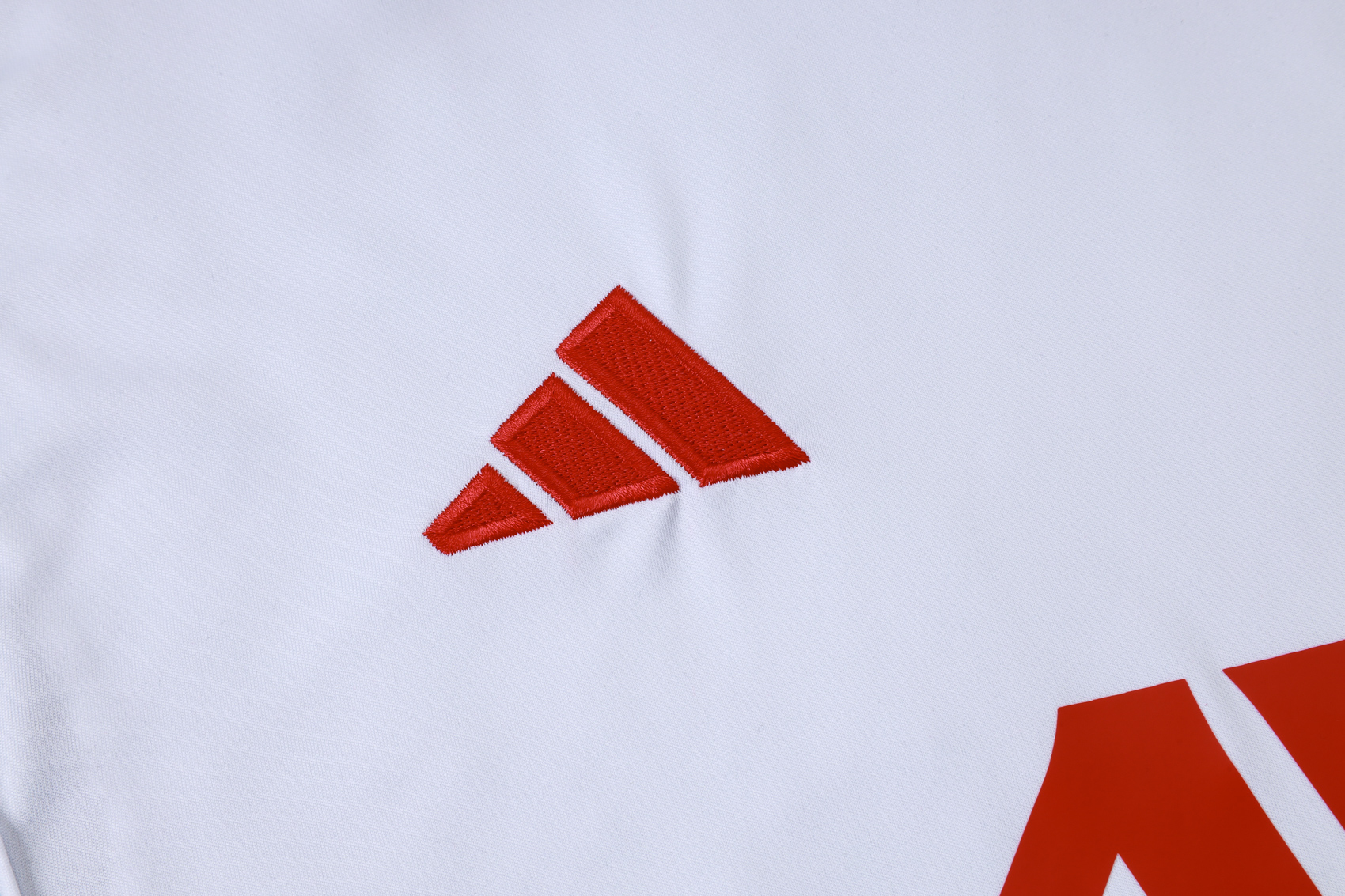 Liverpool Sleeveless Training Kit White 2025/26