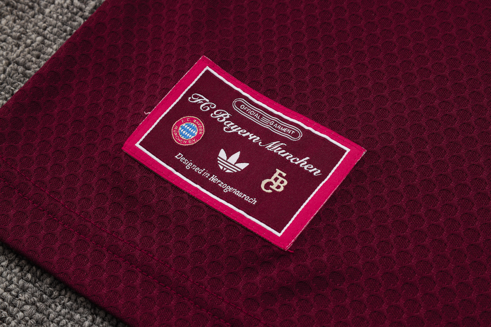 Bayern Munich Training Kit (Polo+Pants) Deep Red 2025/26