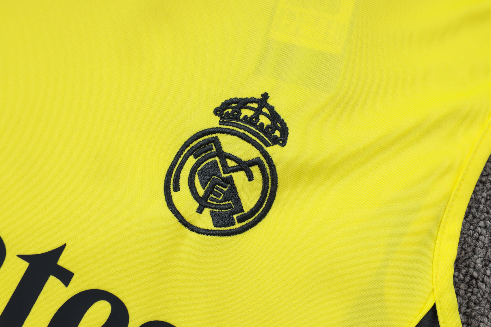Real Madrid Sleeveless Training Kit Yellow 2025/26