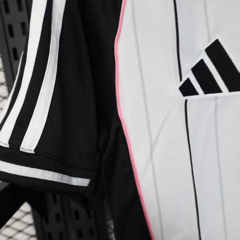 Juventus x US Pack Baseball Custom Shirt 2025/26