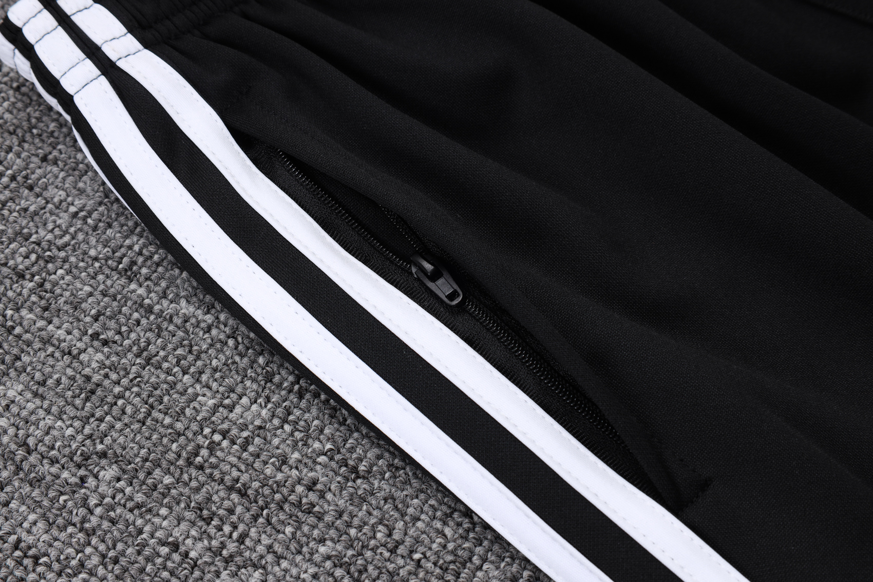 Liverpool Training Kit (Jacket+Pants) White 2025/26