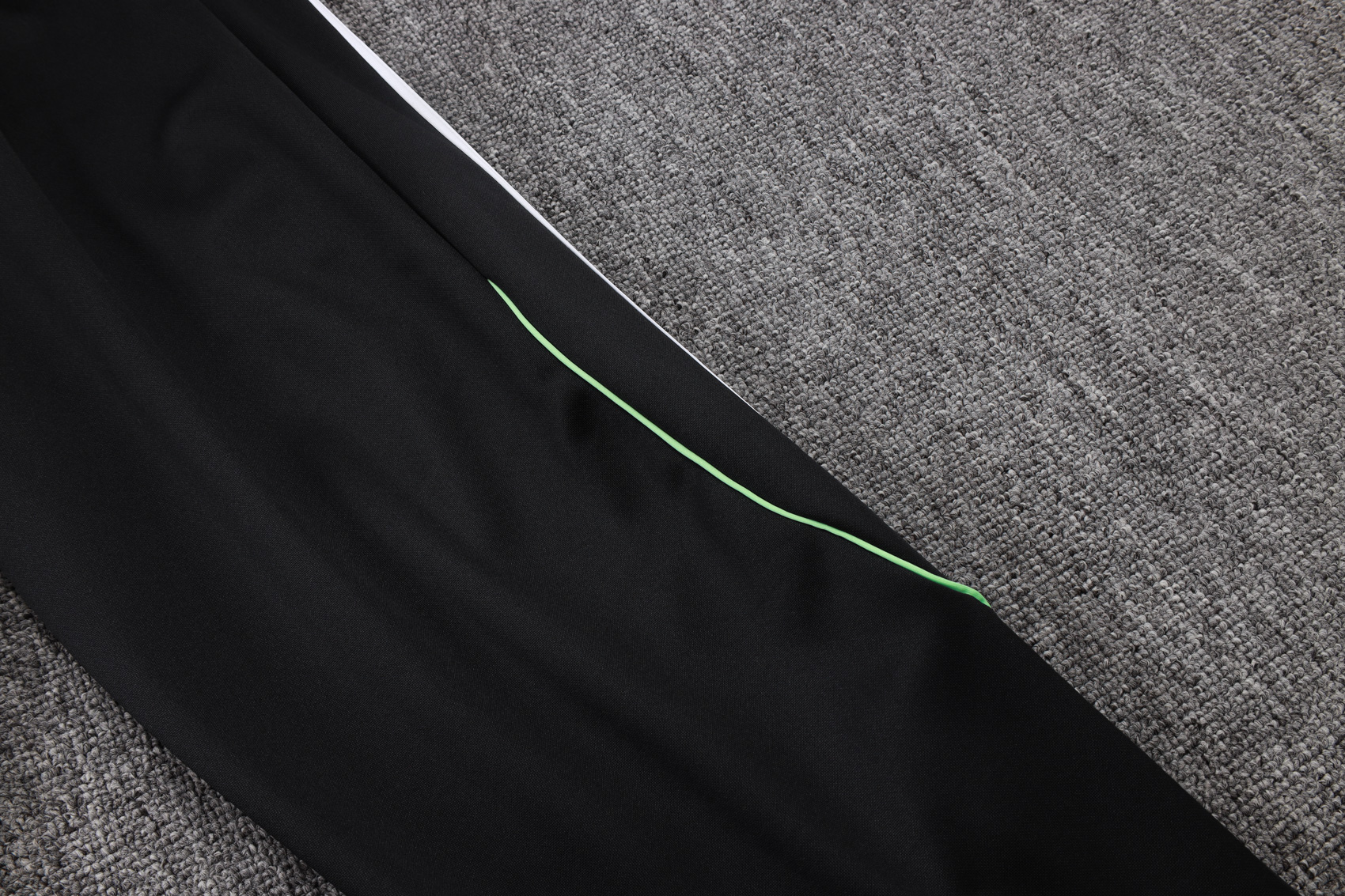 Liverpool Training Kit (Jacket+Pants) White 2025/26