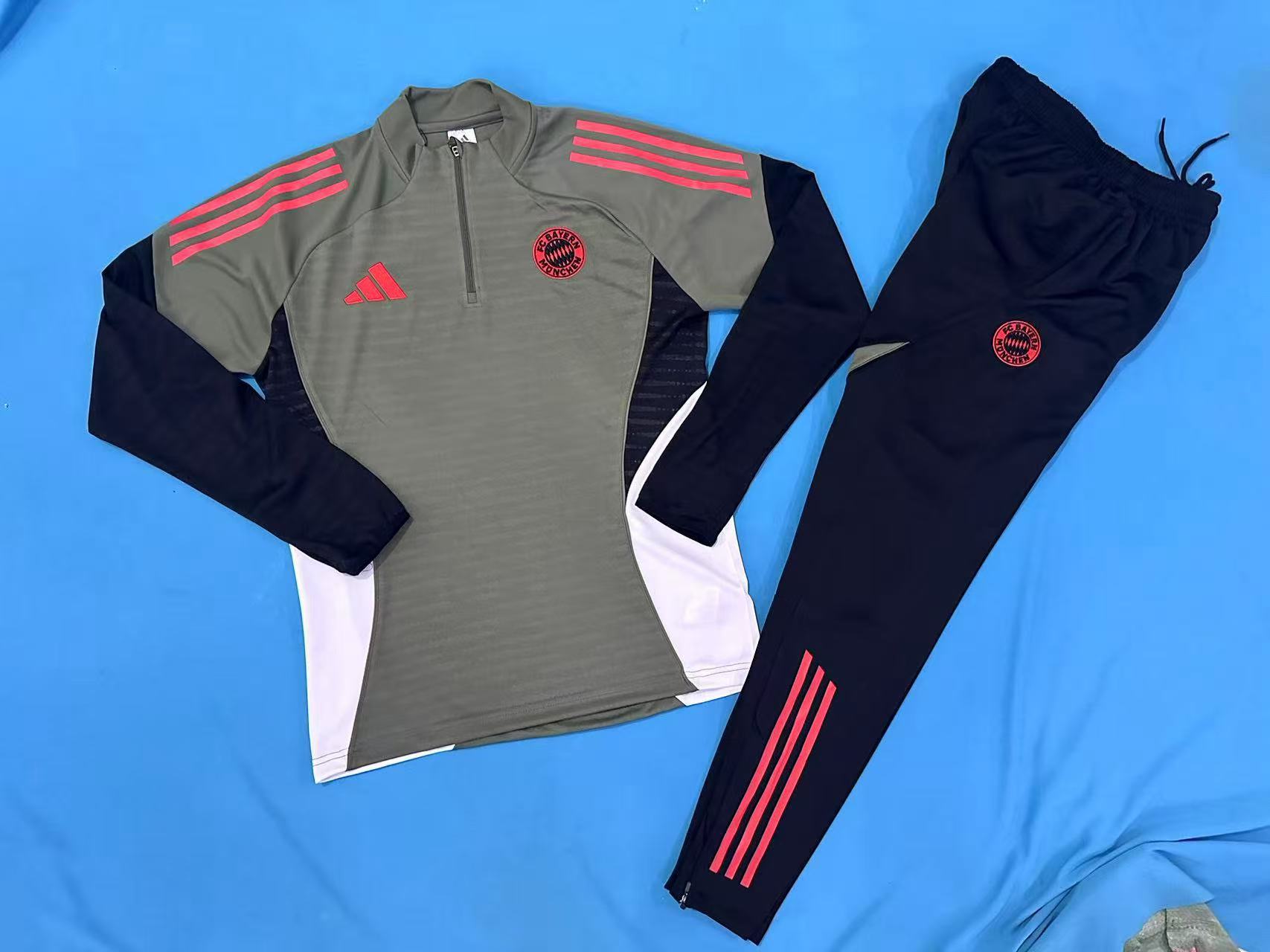 Bayern Munich Authentic Training Kit (Sweatshirt+Pants) 2025/26 - Player Version