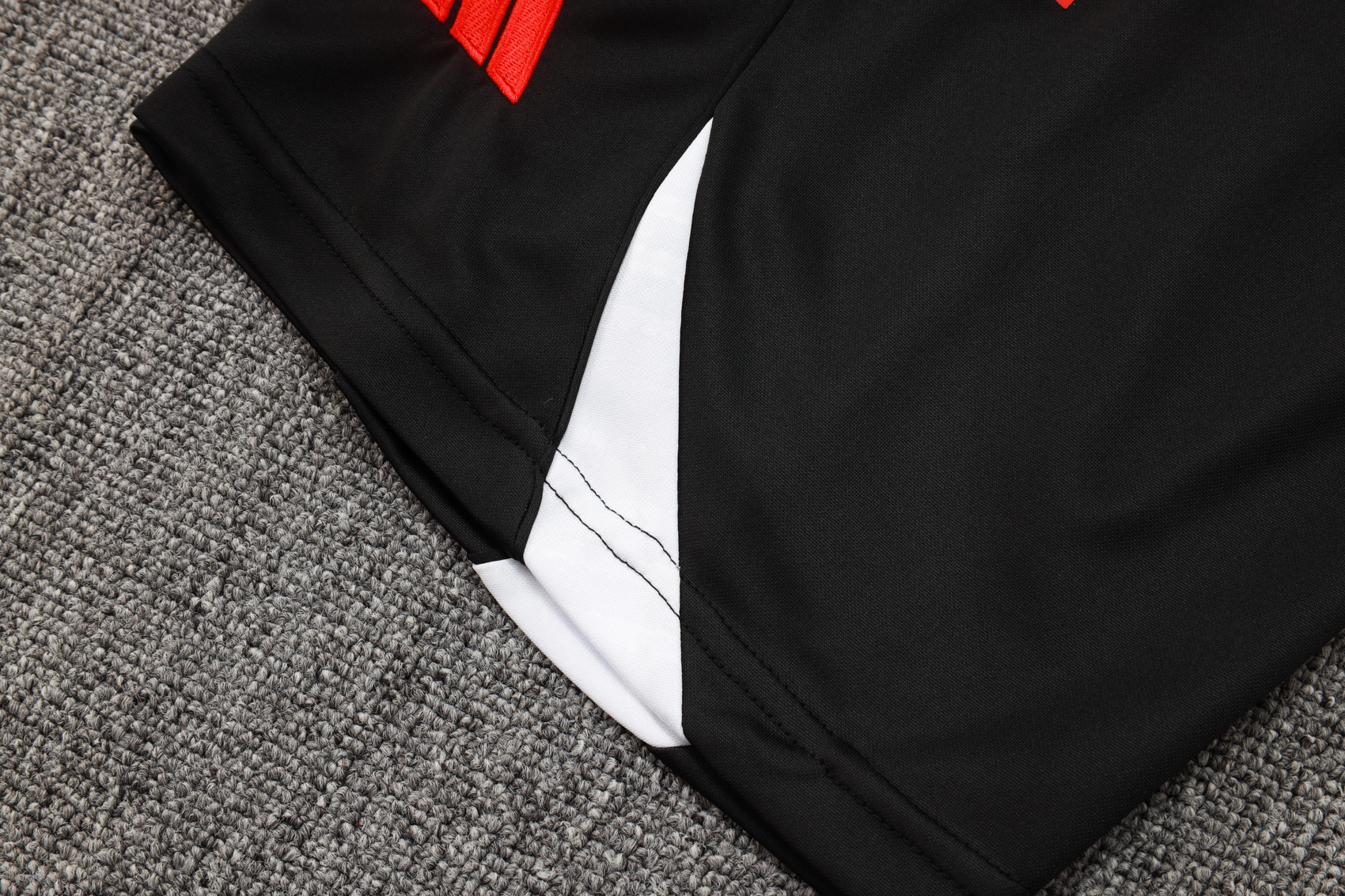 Liverpool Sleeveless Training Kit Black 2025/26